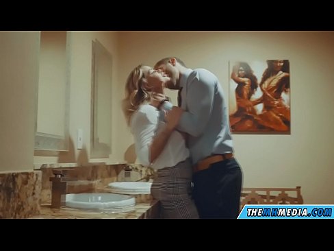 ❤️ Når en barmfagre blondine forfører dig på et offentligt toilet Hjemmelavet porno at da.virtsextor.ru